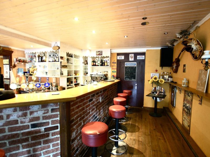 Immeuble de rendement aux portes de Lausanne, avec 6 appartements et un commerce. Situation centrale et connu à Mézières.