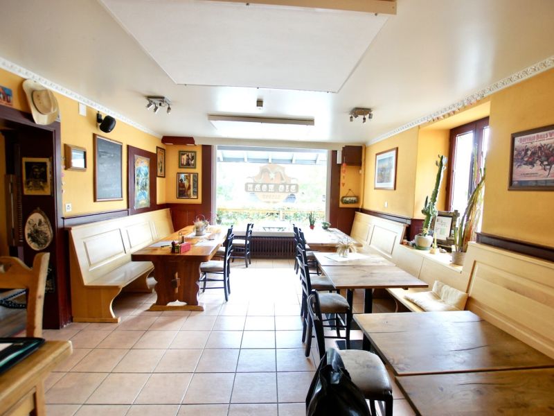 Immeuble de rendement aux portes de Lausanne, avec 6 appartements et un commerce. Situation centrale et connu à Mézières.