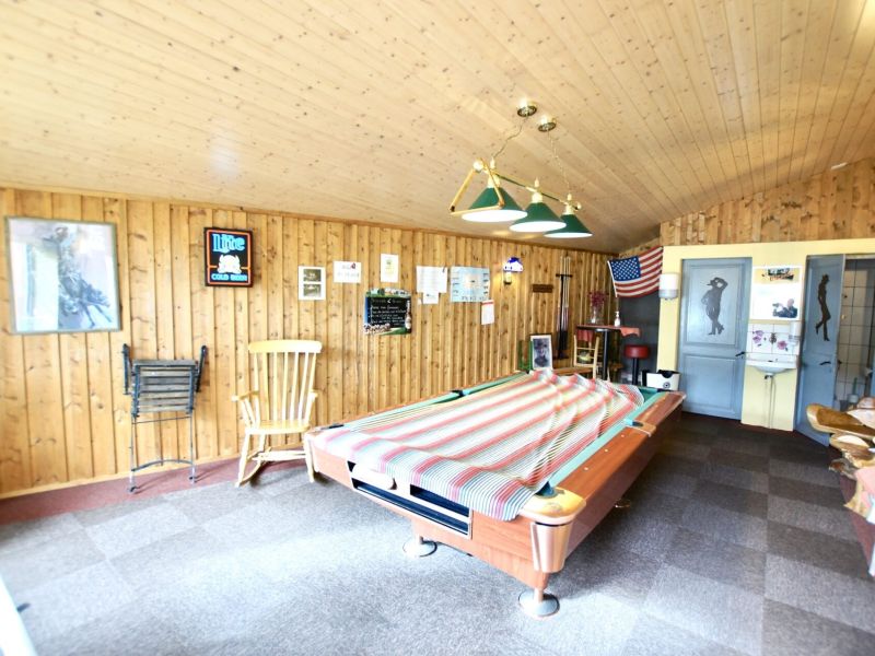 Immeuble de rendement aux portes de Lausanne, avec 6 appartements et un commerce. Situation centrale et connu à Mézières.