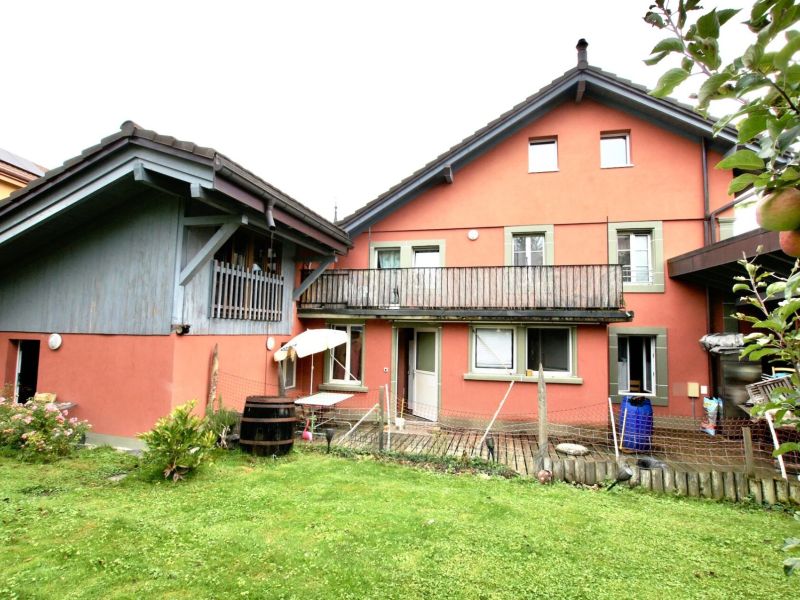 Immeuble de rendement aux portes de Lausanne, avec 6 appartements et un commerce. Situation centrale et connu à Mézières.