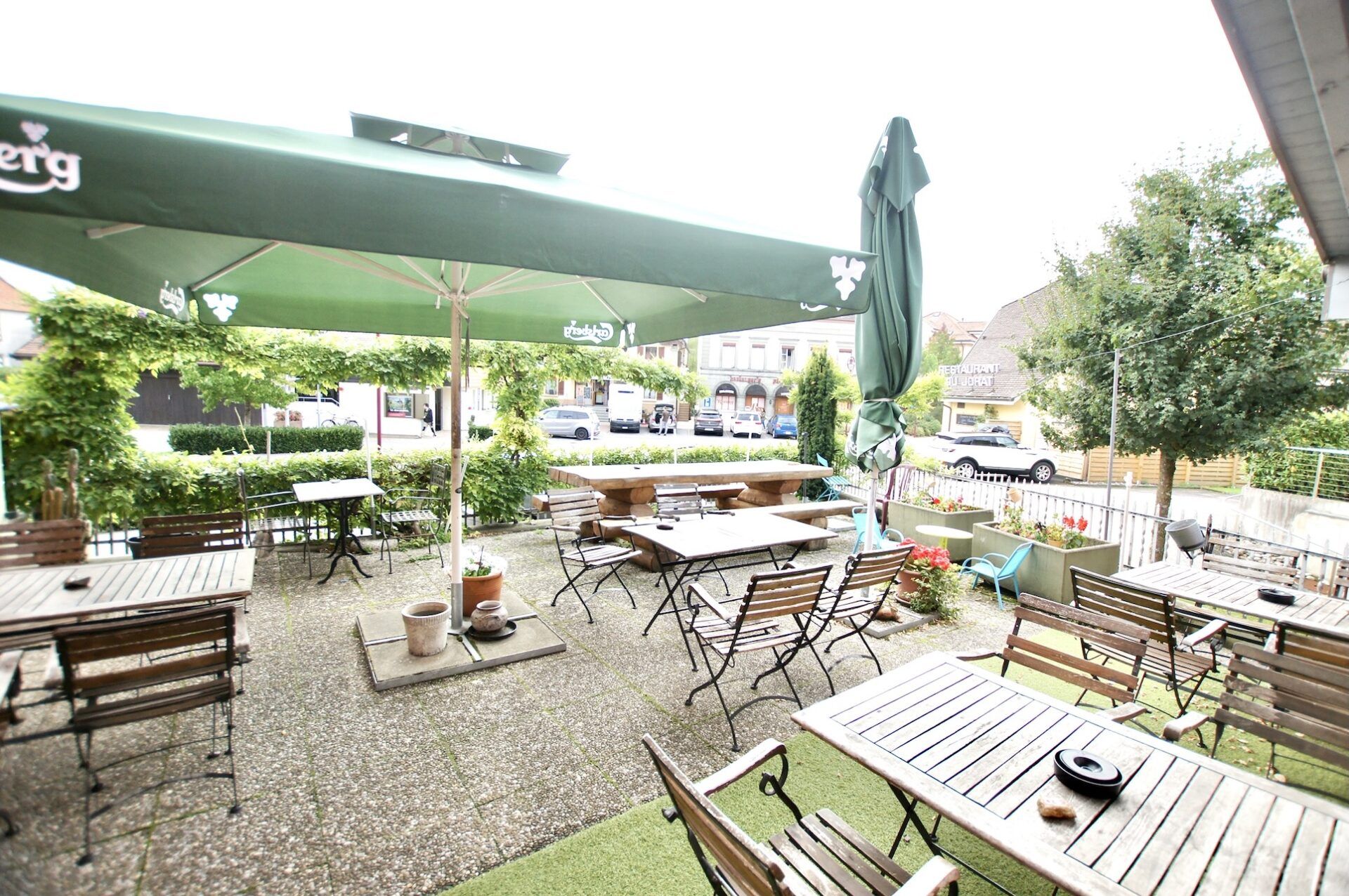 Immeuble de rendement aux portes de Lausanne, avec 6 appartements et un commerce. Situation centrale et connu à Mézières.