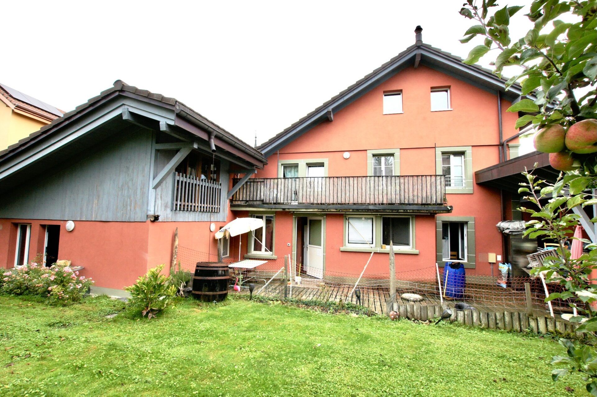 Immeuble de rendement aux portes de Lausanne, avec 6 appartements et un commerce. Situation centrale et connu à Mézières.
